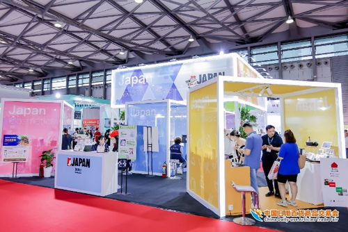 人流如潮星聚上海 第116屆中國日用百貨商品交易會(huì)盛大開幕